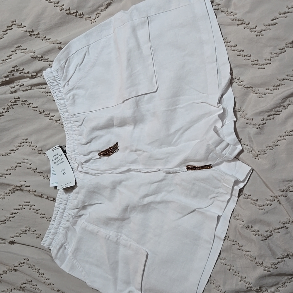 NWT white linen shorts. Size XL